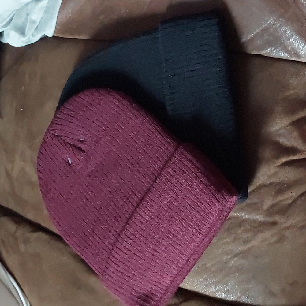 🍁LA Express 2 pi. burgundy & black tuque OS